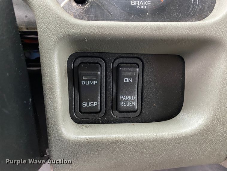 image for item JW9211 2014 International 4300  refrigerated truck