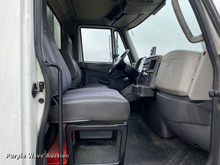 image for item JW9211 2014 International 4300  refrigerated truck