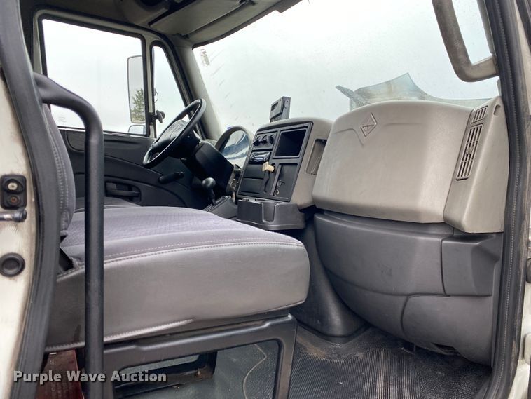 image for item JW9211 2014 International 4300  refrigerated truck