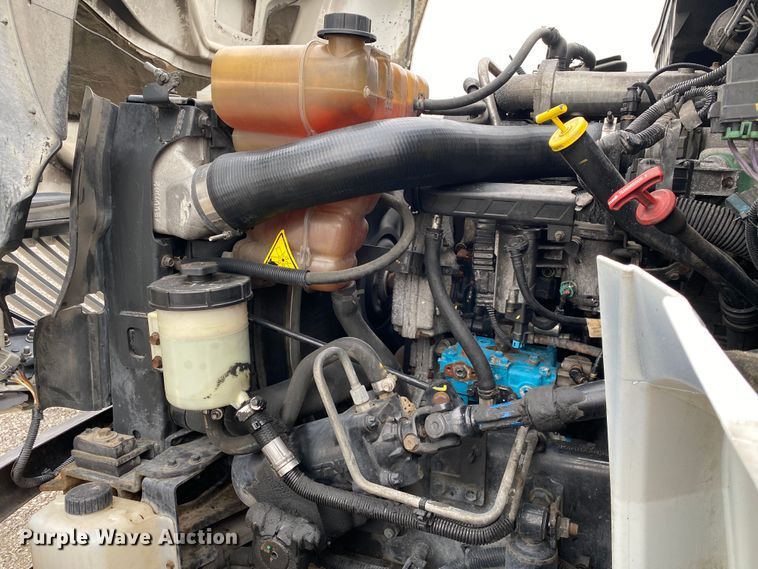 image for item JW9211 2014 International 4300  refrigerated truck