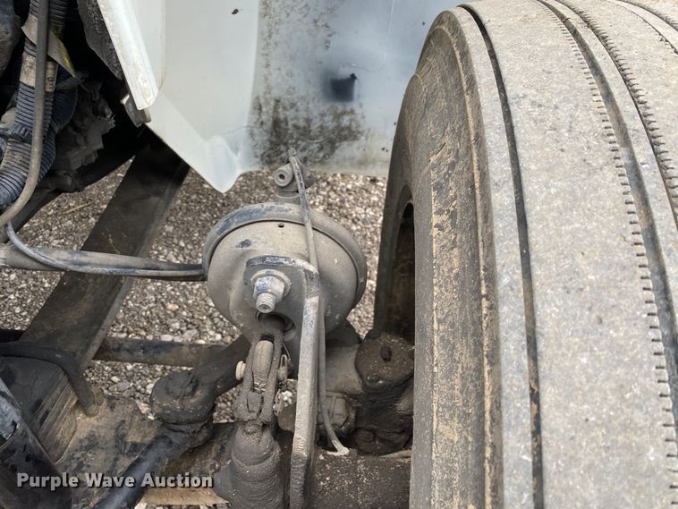 image for item JW9211 2014 International 4300  refrigerated truck