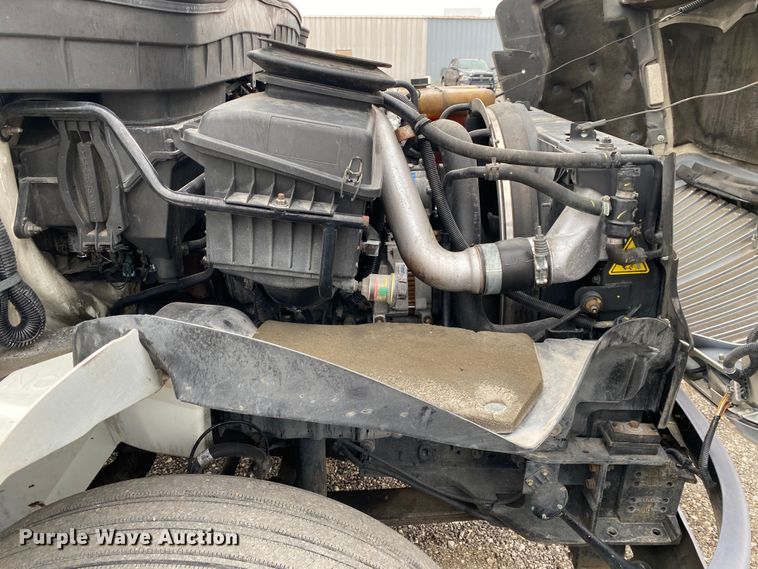 image for item JW9211 2014 International 4300  refrigerated truck