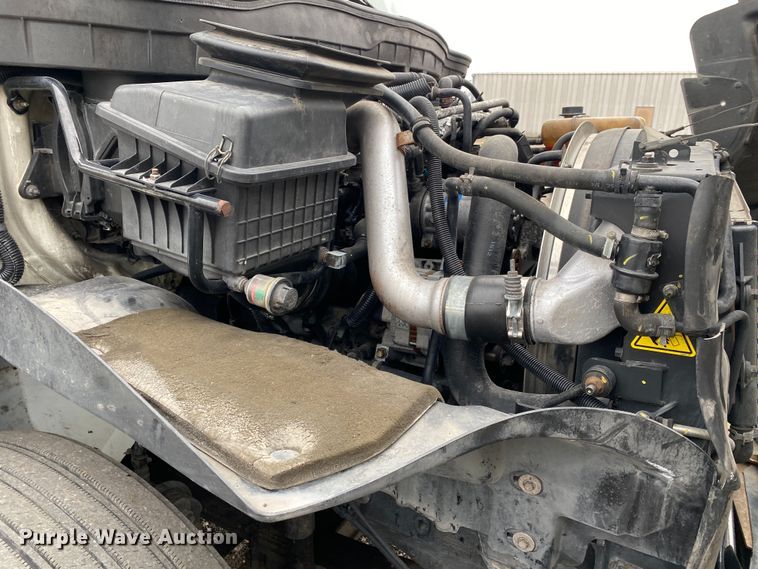 image for item JW9211 2014 International 4300  refrigerated truck