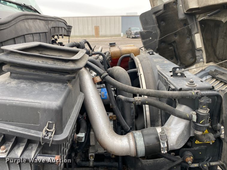 image for item JW9211 2014 International 4300  refrigerated truck