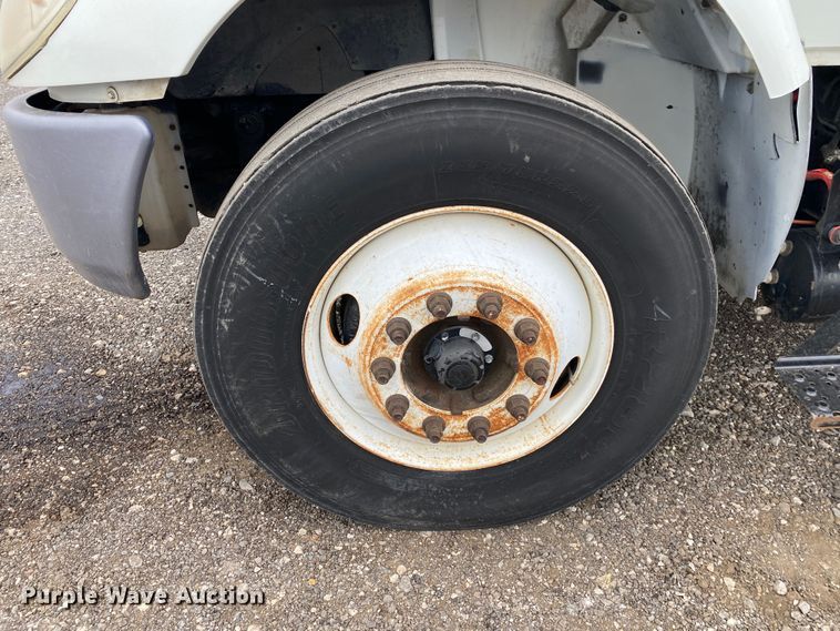 image for item JW9211 2014 International 4300  refrigerated truck