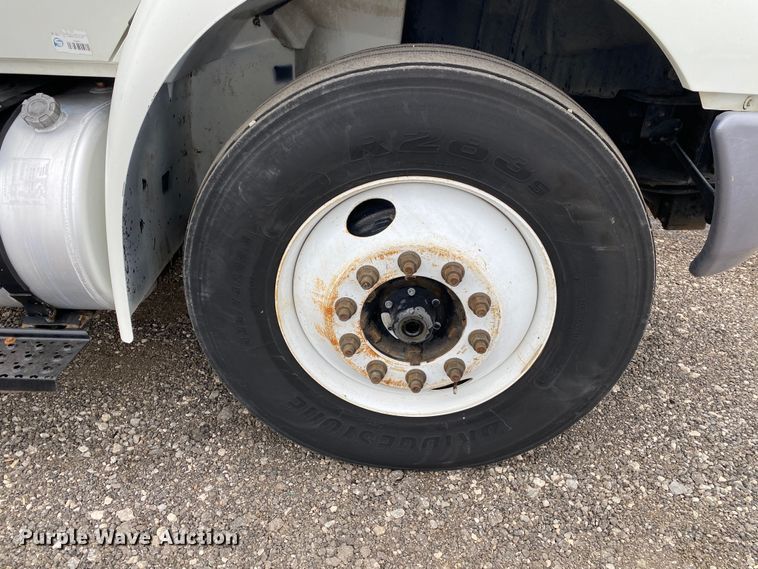 image for item JW9211 2014 International 4300  refrigerated truck