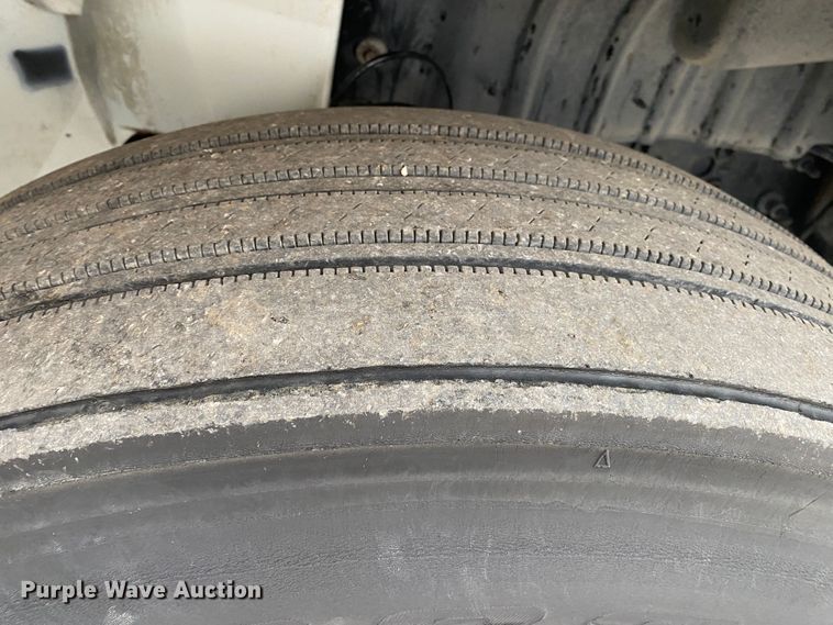 image for item JW9211 2014 International 4300  refrigerated truck