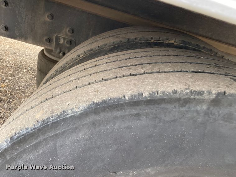 image for item JW9211 2014 International 4300  refrigerated truck