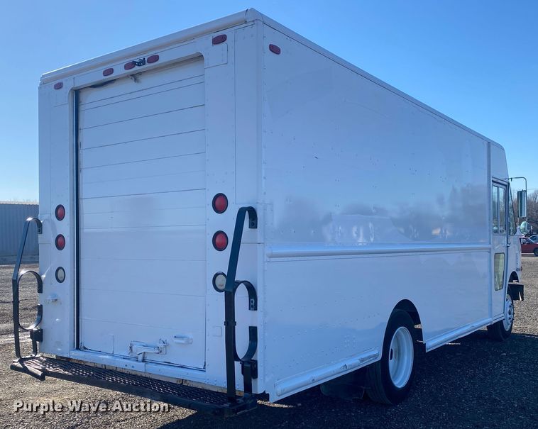 image for item JW9245 2007 Freightliner MT55  delivery van