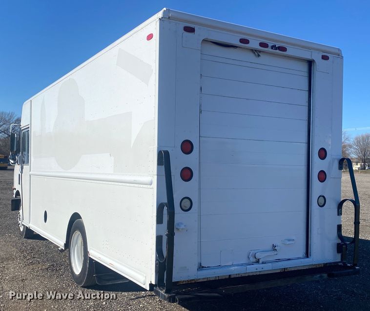 image for item JW9245 2007 Freightliner MT55  delivery van