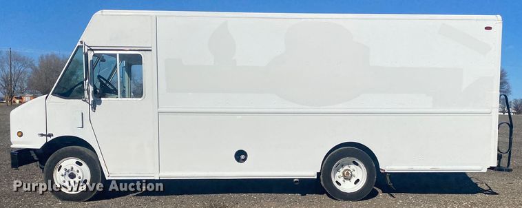 image for item JW9245 2007 Freightliner MT55  delivery van