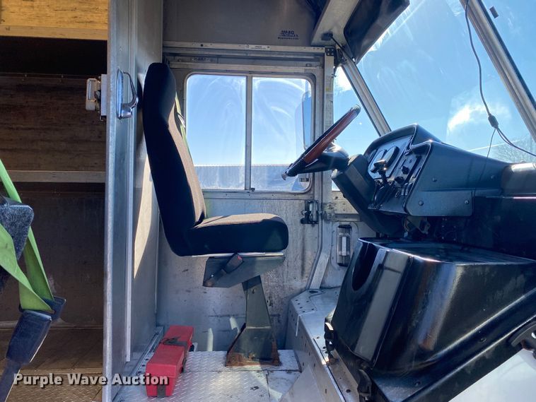 image for item JW9245 2007 Freightliner MT55  delivery van