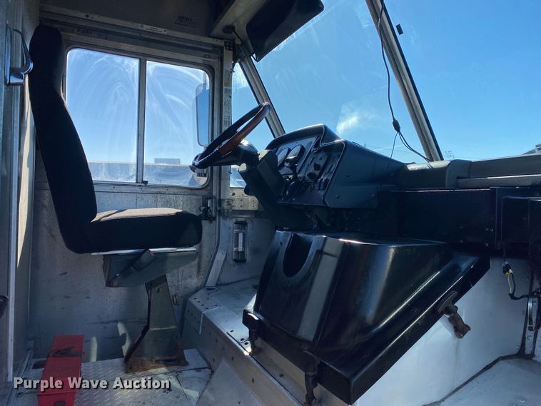 image for item JW9245 2007 Freightliner MT55  delivery van