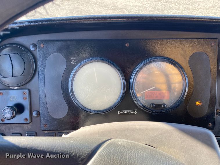 image for item JW9245 2007 Freightliner MT55  delivery van