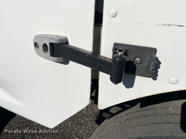 image for item JW9245 2007 Freightliner MT55  delivery van