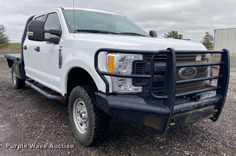 image for item KB9584 2017 Ford F250 Super Duty XL  Crew Cab flatbed pickup truck