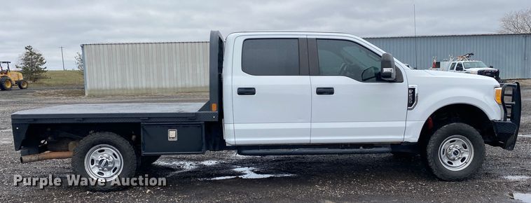 image for item KB9584 2017 Ford F250 Super Duty XL  Crew Cab flatbed pickup truck