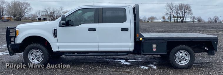 image for item KB9584 2017 Ford F250 Super Duty XL  Crew Cab flatbed pickup truck