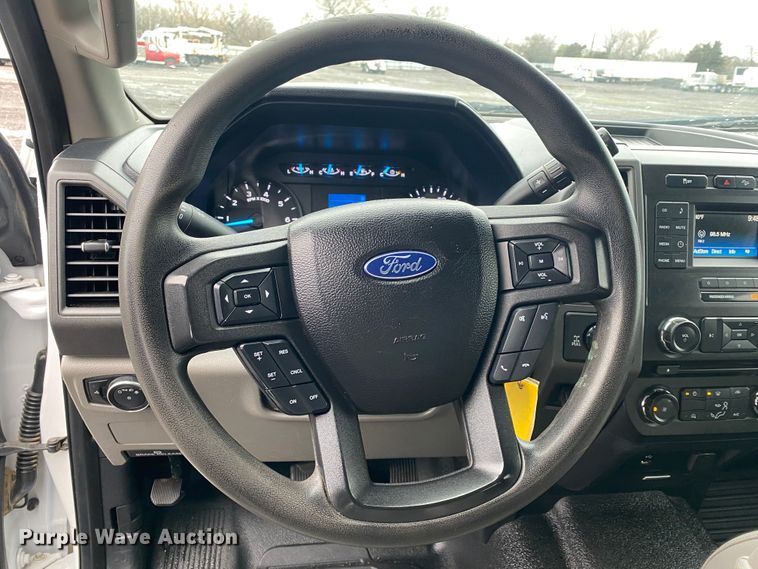 image for item KB9584 2017 Ford F250 Super Duty XL  Crew Cab flatbed pickup truck