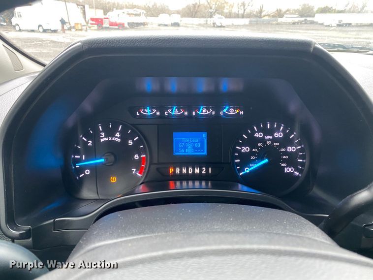 image for item KB9584 2017 Ford F250 Super Duty XL  Crew Cab flatbed pickup truck