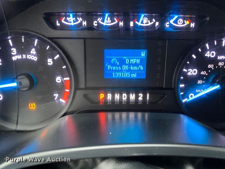 image for item KB9584 2017 Ford F250 Super Duty XL  Crew Cab flatbed pickup truck