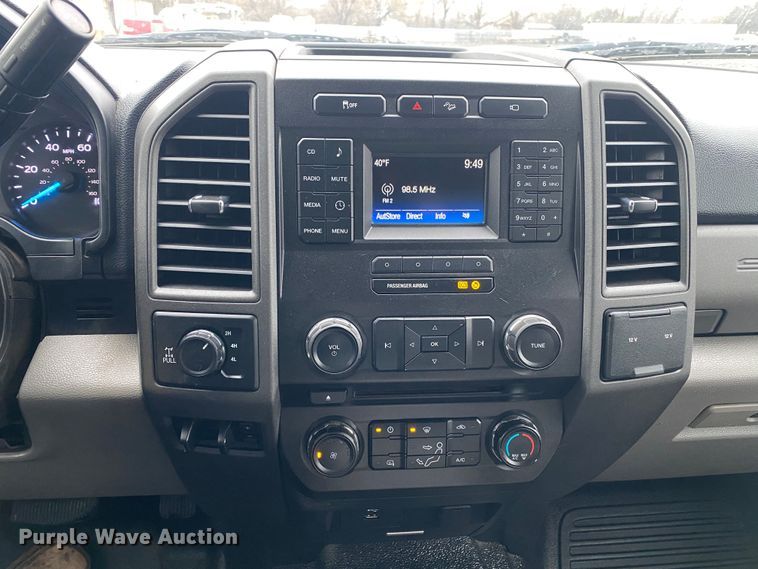 image for item KB9584 2017 Ford F250 Super Duty XL  Crew Cab flatbed pickup truck