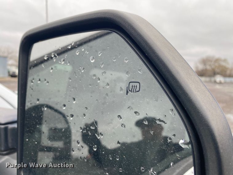 image for item KB9584 2017 Ford F250 Super Duty XL  Crew Cab flatbed pickup truck