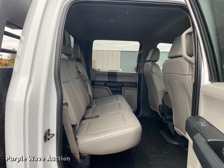 image for item KB9584 2017 Ford F250 Super Duty XL  Crew Cab flatbed pickup truck