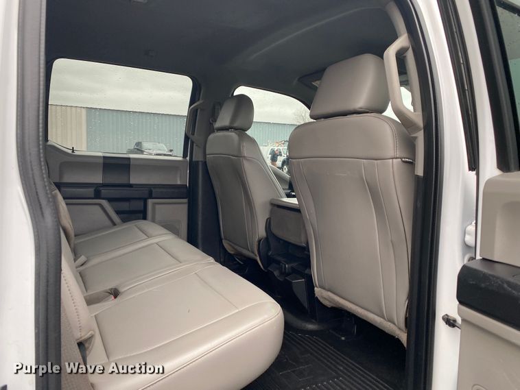 image for item KB9584 2017 Ford F250 Super Duty XL  Crew Cab flatbed pickup truck