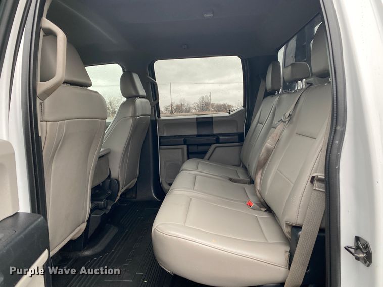 image for item KB9584 2017 Ford F250 Super Duty XL  Crew Cab flatbed pickup truck