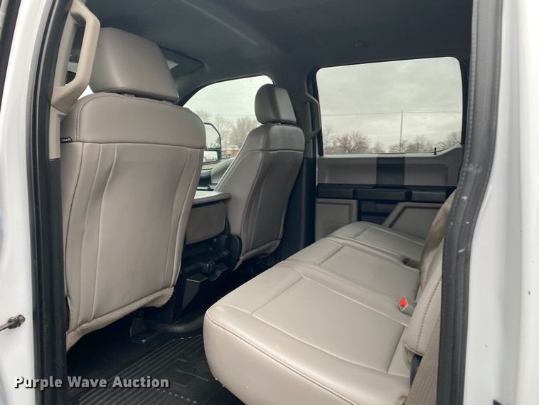 image for item KB9584 2017 Ford F250 Super Duty XL  Crew Cab flatbed pickup truck