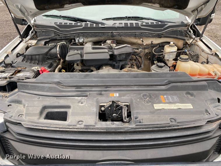 image for item KB9584 2017 Ford F250 Super Duty XL  Crew Cab flatbed pickup truck