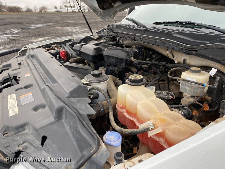 image for item KB9584 2017 Ford F250 Super Duty XL  Crew Cab flatbed pickup truck