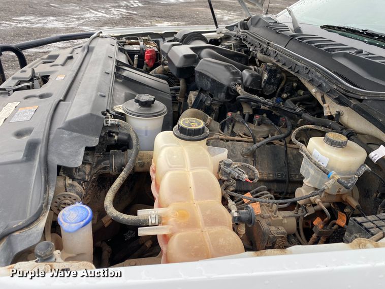 image for item KB9584 2017 Ford F250 Super Duty XL  Crew Cab flatbed pickup truck