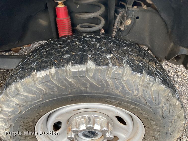 image for item KB9584 2017 Ford F250 Super Duty XL  Crew Cab flatbed pickup truck