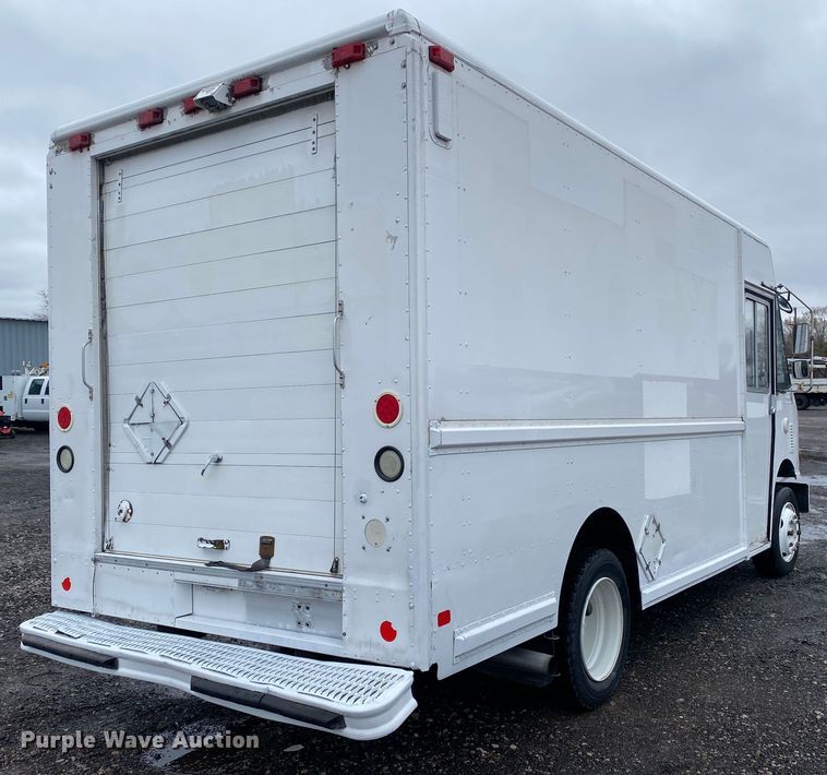 image for item KB9585 2006 Freightliner MT45  delivery truck