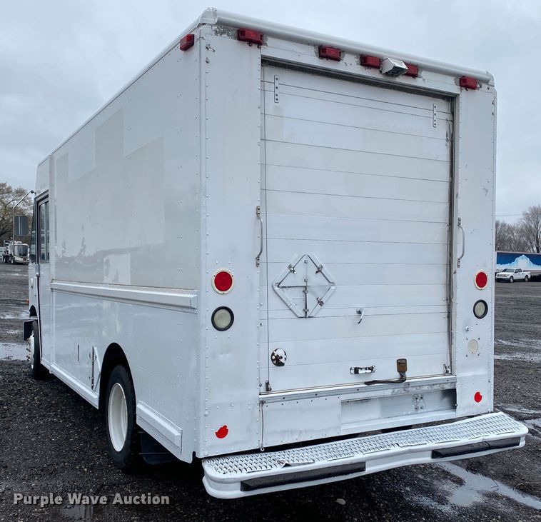 image for item KB9585 2006 Freightliner MT45  delivery truck