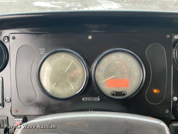 image for item KB9585 2006 Freightliner MT45  delivery truck