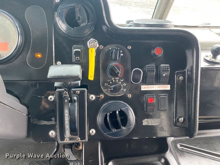 image for item KB9585 2006 Freightliner MT45  delivery truck