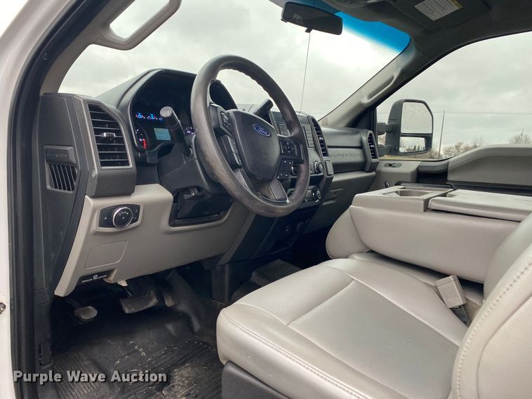 image for item KB9586 2019 Ford F250 Super Duty XL  Crew Cab pickup truck