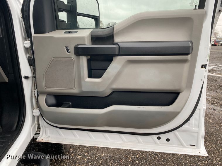 image for item KB9586 2019 Ford F250 Super Duty XL  Crew Cab pickup truck