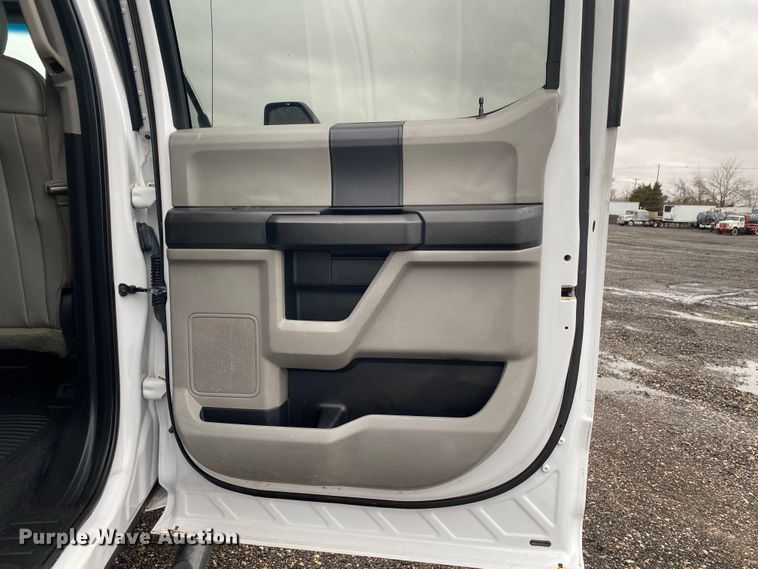 image for item KB9586 2019 Ford F250 Super Duty XL  Crew Cab pickup truck