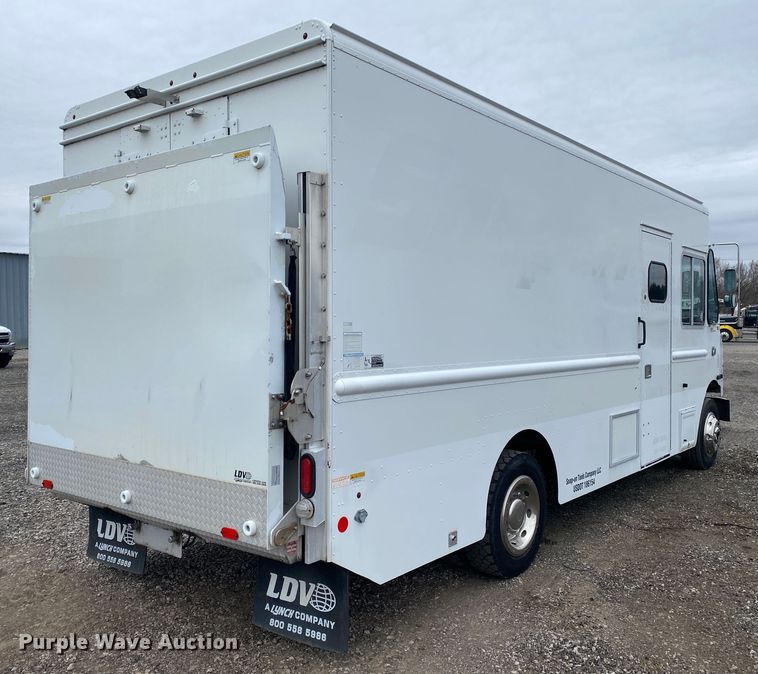 image for item KB9591 2010 Workhorse W62  delivery truck