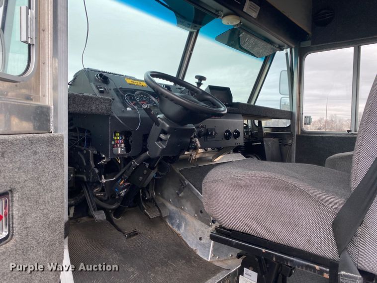 image for item KB9591 2010 Workhorse W62  delivery truck