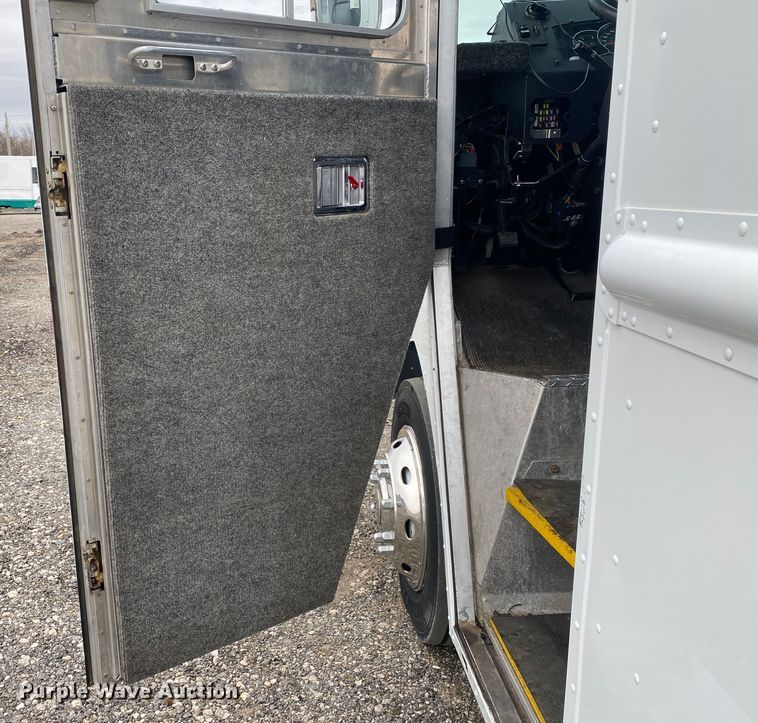 image for item KB9591 2010 Workhorse W62  delivery truck