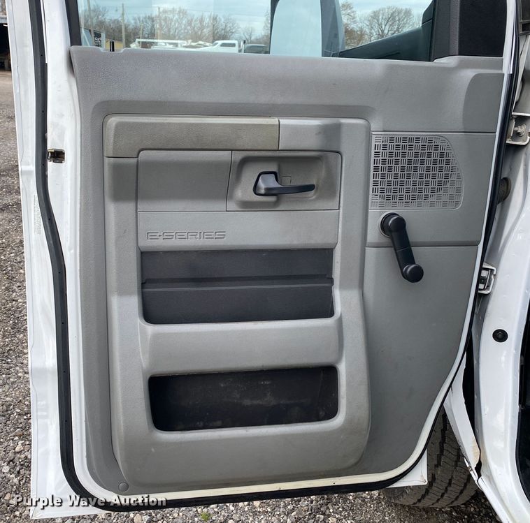 image for item KB9594 2011 Ford E450 Super Duty  utility van