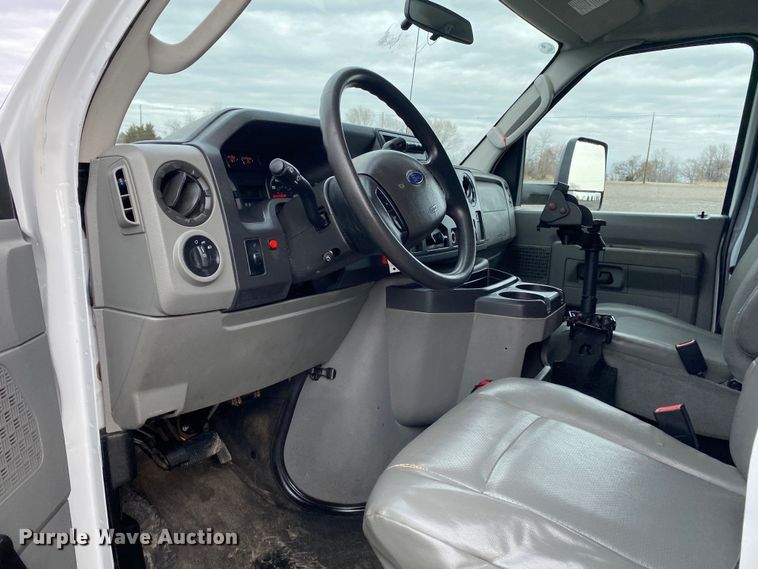 image for item KB9594 2011 Ford E450 Super Duty  utility van