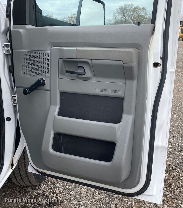 image for item KB9594 2011 Ford E450 Super Duty  utility van