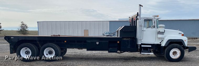 image for item KB9595 1996 Mack RD688S  winch truck