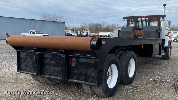 image for item KB9595 1996 Mack RD688S  winch truck